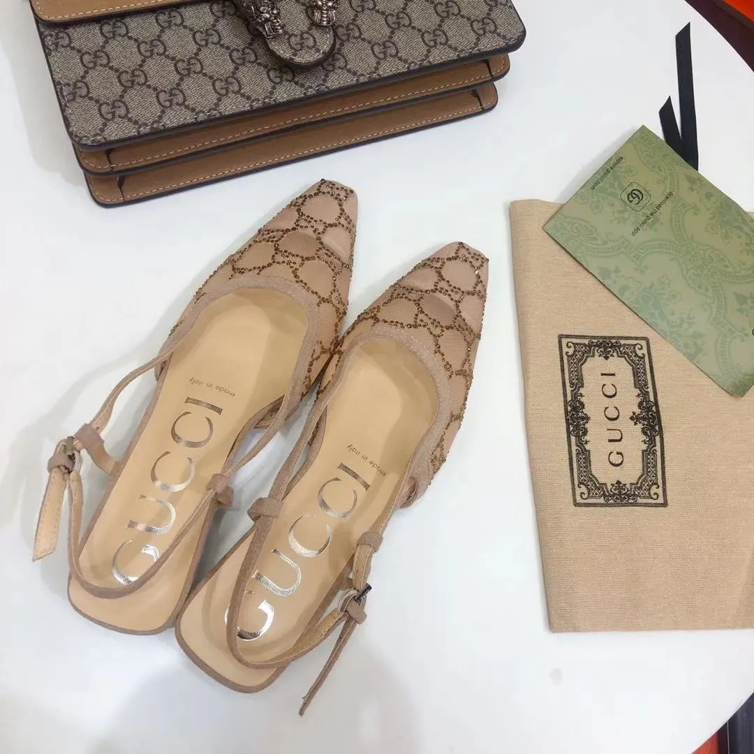 👟👟Ex-factory price 460👟👟 Gucci & Vintage 2025 spring new style second-hand original fabric/hot diamond mesh sandals, this series of sandals are so beautiful, you must buy them, Vintage things are like this, the longer they are, the more they taste👍🏻They are very elegant on the feet. Upper: Original Logo fabric Foot pads: Sheepskin Heel height: 4.5cm Sole: Genuine leather outsole Size: 34-41 (40 and 41 custom-made, non-refundable and non-exchangeable, with full set of packaging)